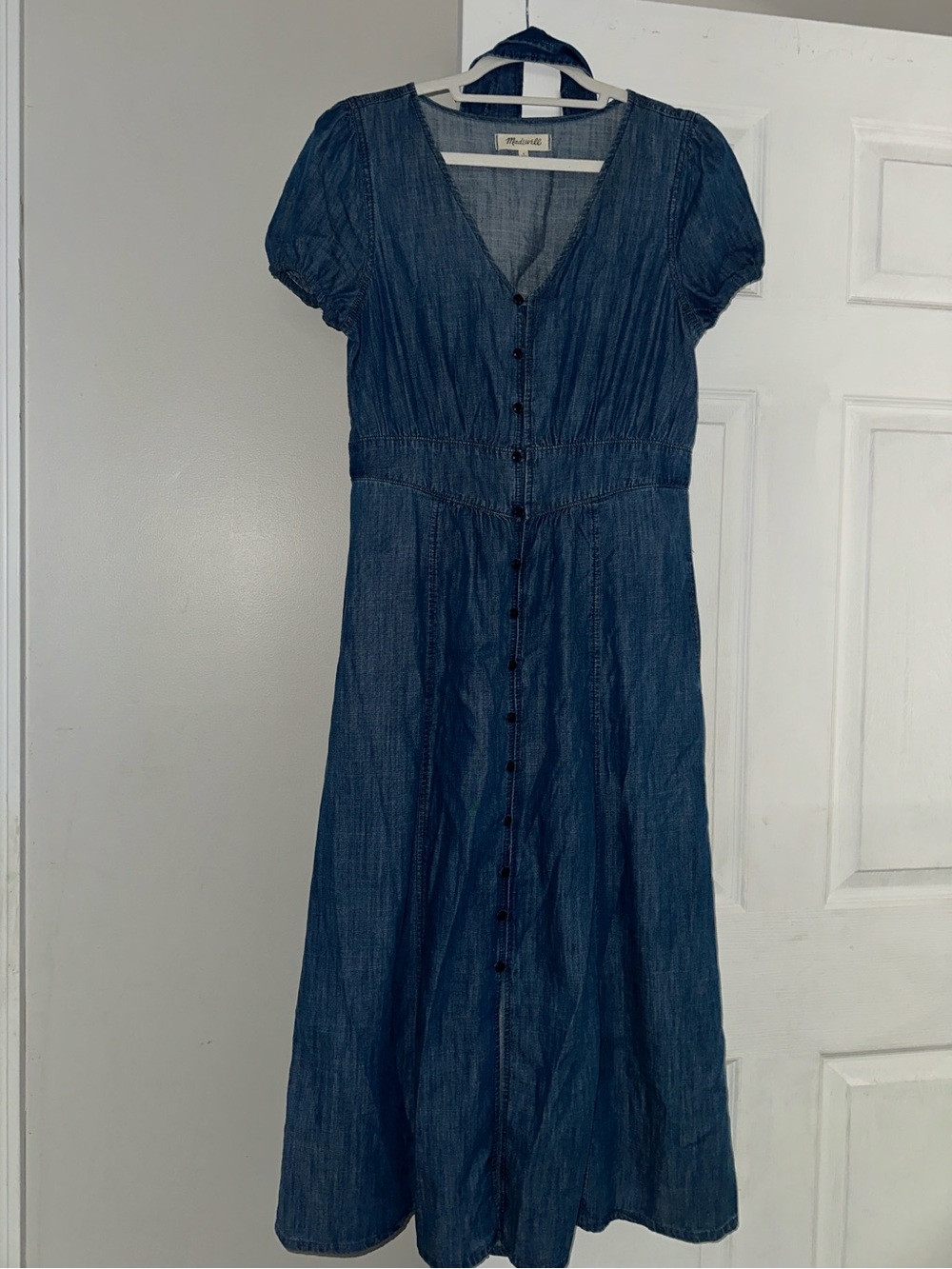 Wore once! Madewell Denim Button-Front Midi Dress - size 6